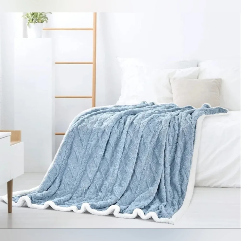 NWT Cozy Soft Throw Blanket